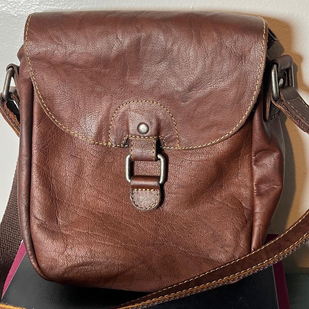 Jack Georges Brown Genuine Leather Voyager Horseshoe Crossbody Bag - Picture 2 of 14
